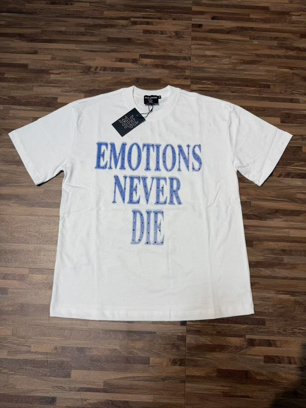 MIXED EMOTION Never Die Graphic Short-Sleeve T-Shirt — context