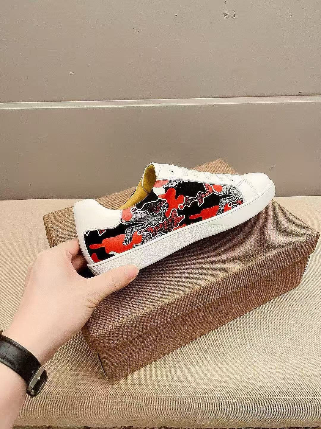 Gucci White Low-Top Sneakers with Black and Red Sides — model