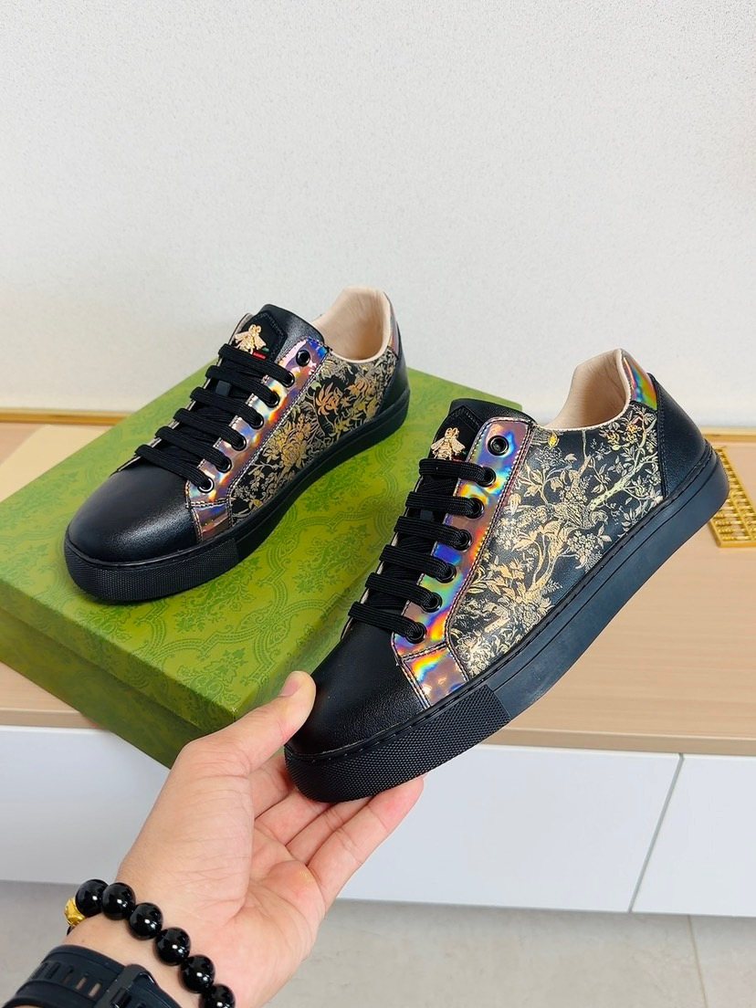 Gucci Black Gold-Pattern Low-Top Sneakers — model