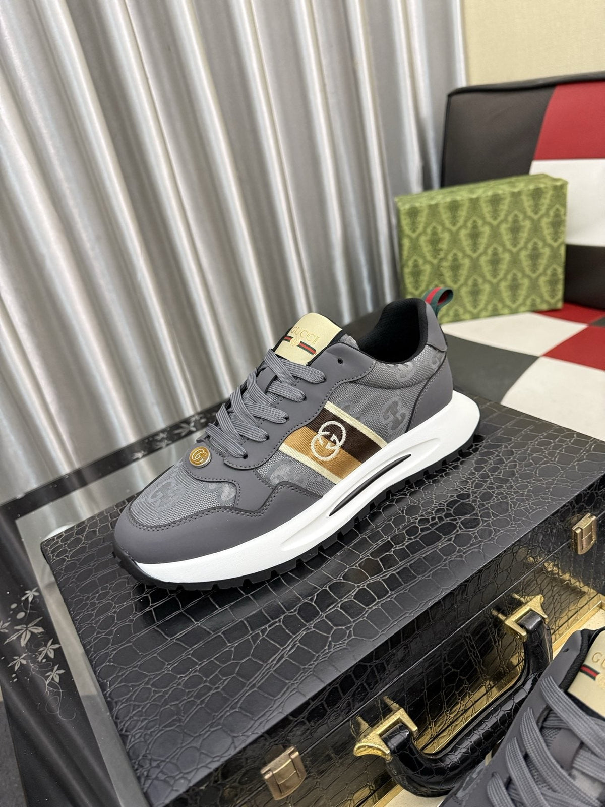 Gucci Patterned Low-Top Sneakers — front