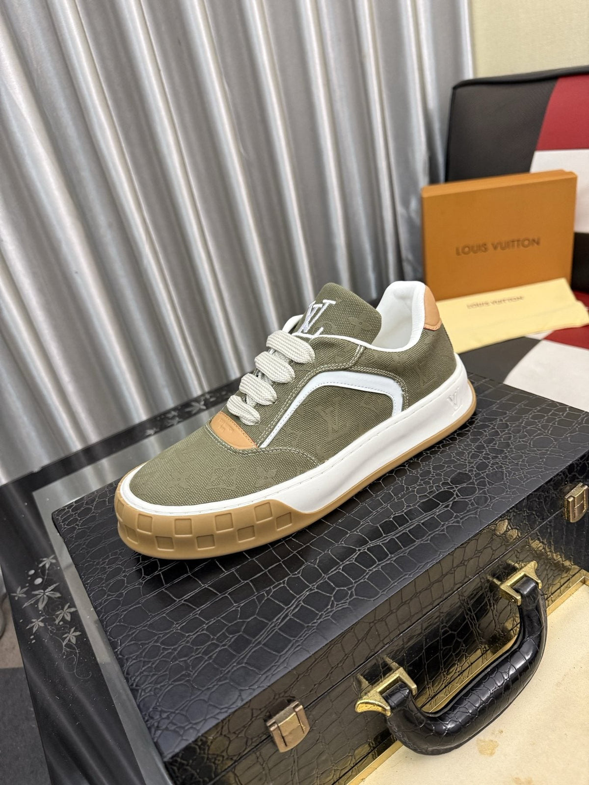 Louis Vuitton Patterned Low-Top Sneakers — front