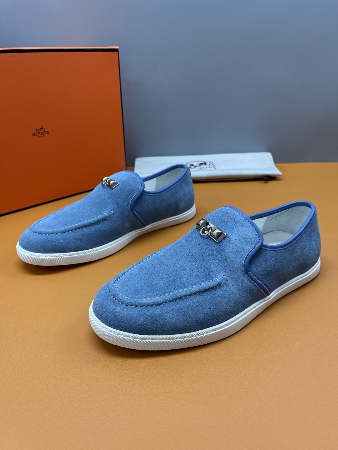 Hermès Mind Men's Buckle-Detail Loafers — front