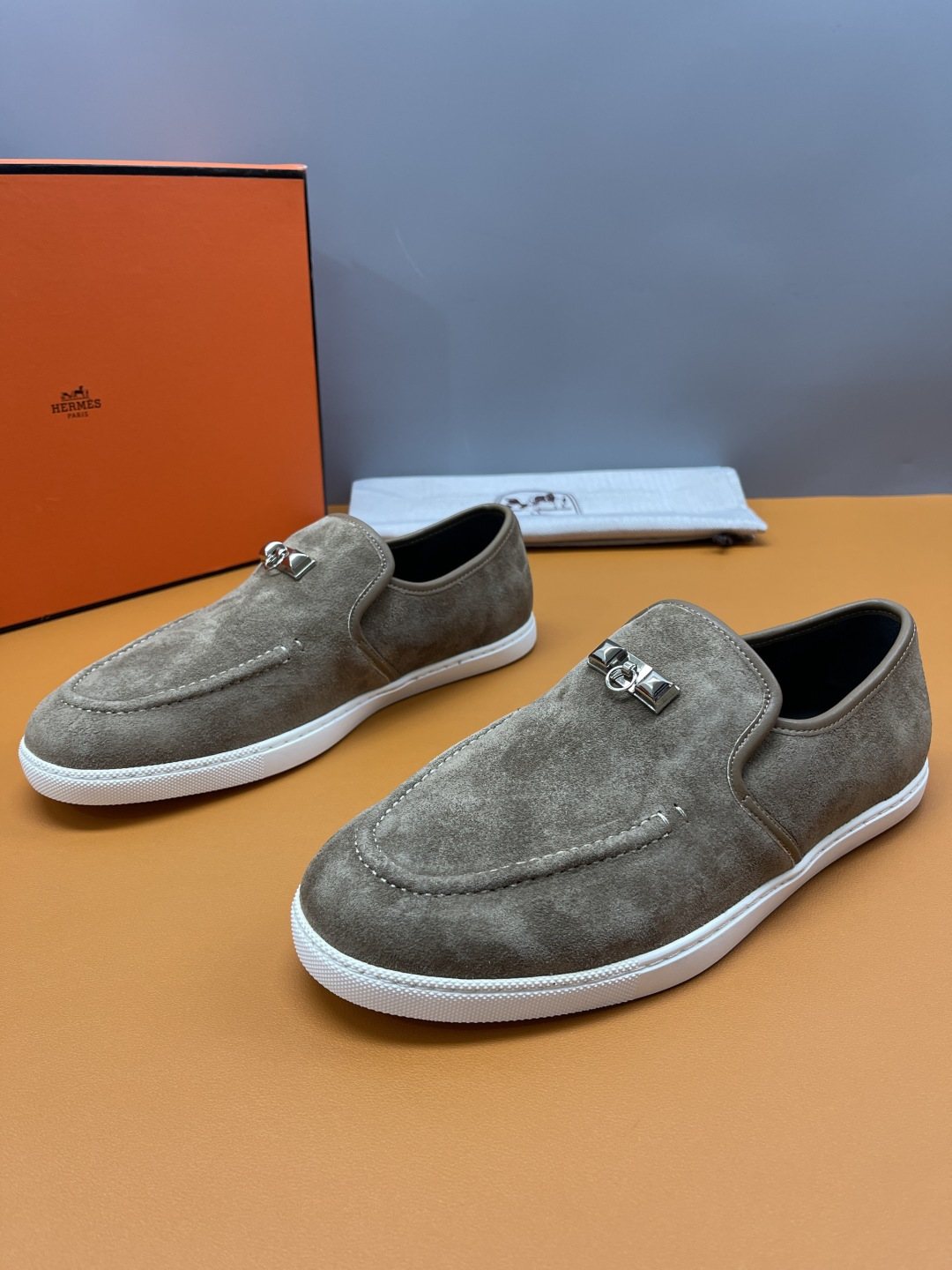 Hermès Mind Men's Buckle-Detail Loafers — front