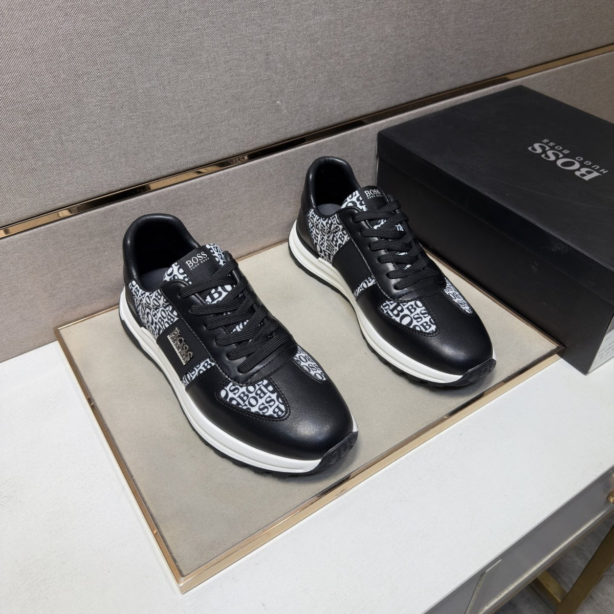 Hugo Boss Contrast-Panel Low-Top Sneakers — front