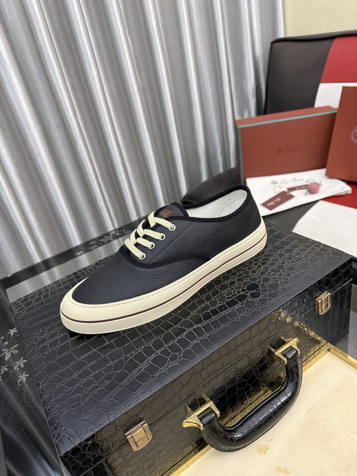 Men's Low-Top Lace-Up Casual Shoes — front