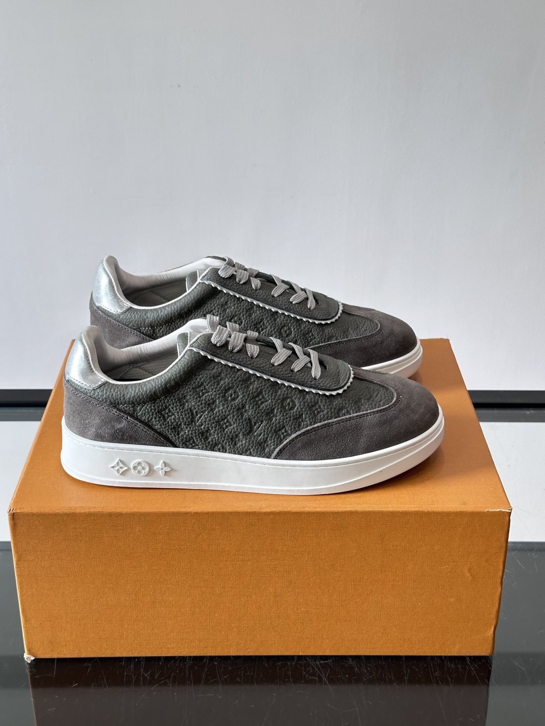 Louis Vuitton Flash Low-Top Sneakers — front