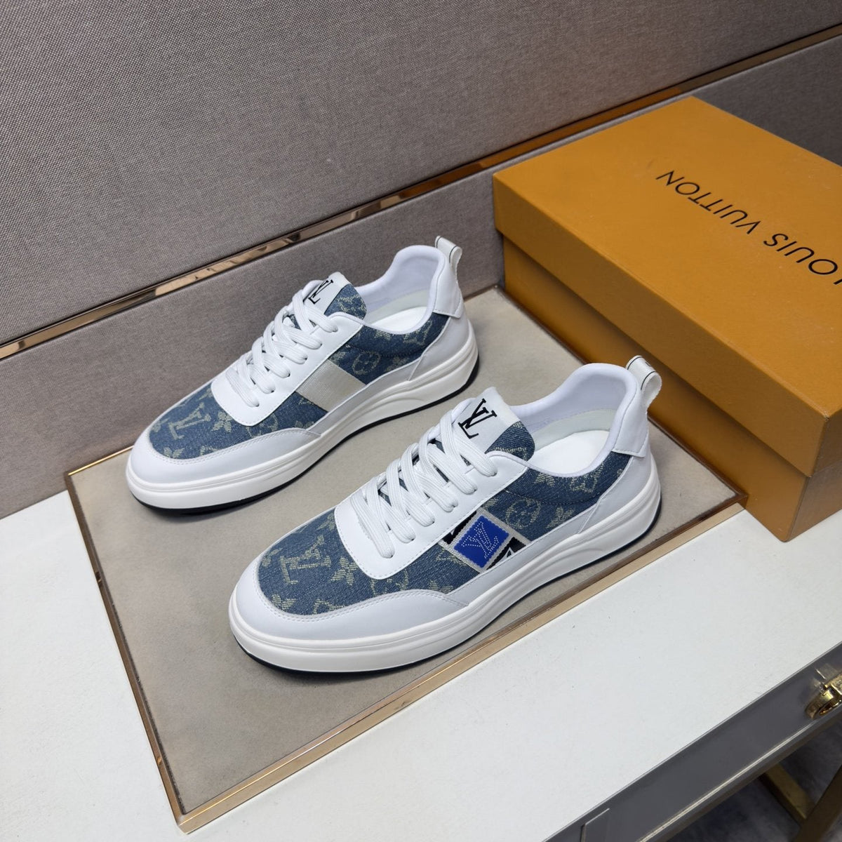 Louis Vuitton Patterned Low-Top Sneakers — front