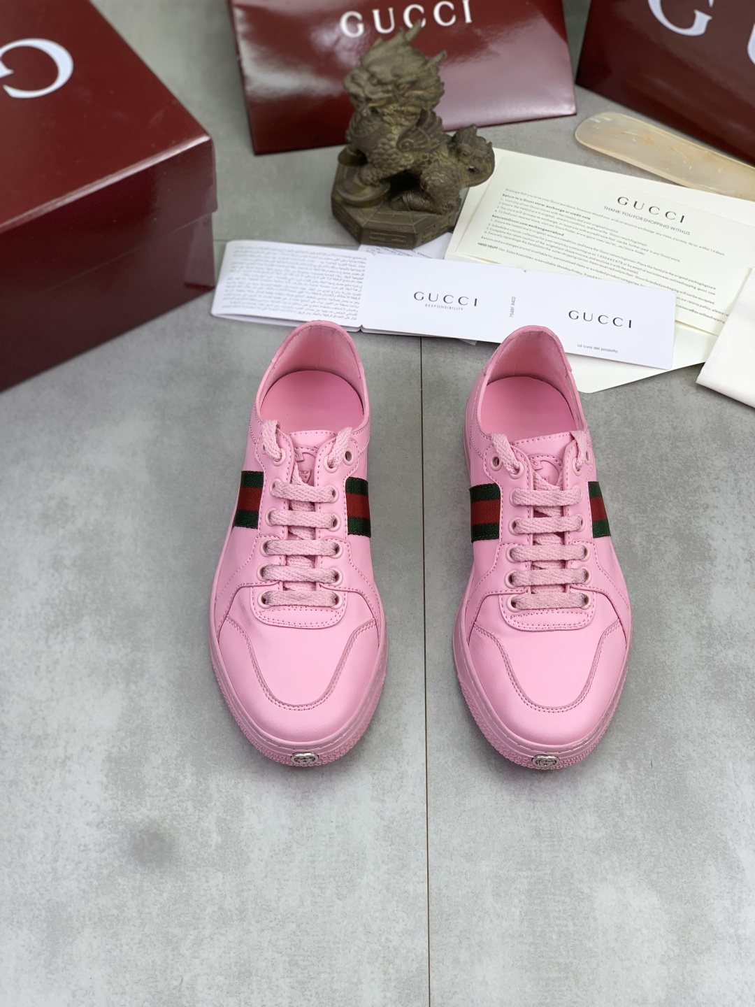 Gucci Low-Top Sneakers with Green and Red Side Stripes — front